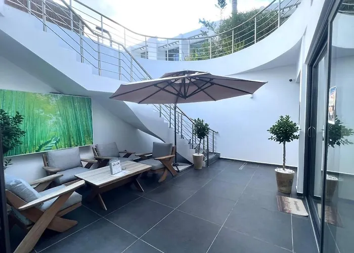 Retreat Block B1 Unit16 アパート